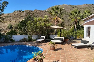 Ferienhaus mit Bergblick und privatem Pool