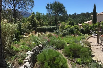 Villa con lavastoviglie, in un ambiente verde