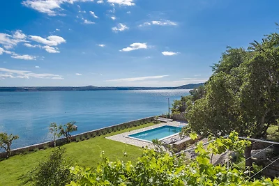 Moderne Villa in Maslenica mit Swimmingpool