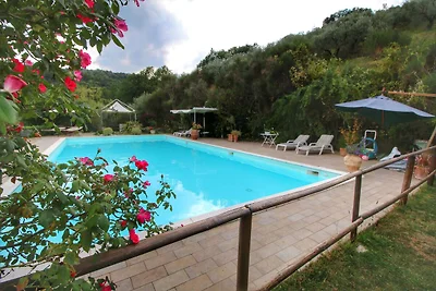 Attraente appartamento con piscina