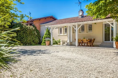Modernes Ferienhaus mit Pool