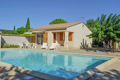 Bella casa vacanza con piscina a Argeliers