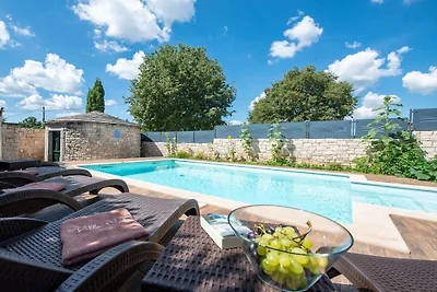 Villa in Žminj mit Schwimmbecken
