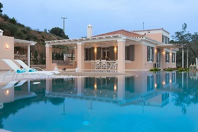 Villa auf dem Peloponnes mit Pool