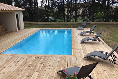 Gemütliche Villa in Saint-Laurent-la-Vernède