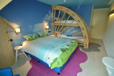 Prachtig Vakantiehuis in Haaren met Terras