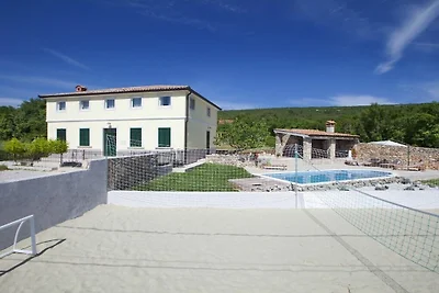 Villa in Koromačno mit Schwimmbecken