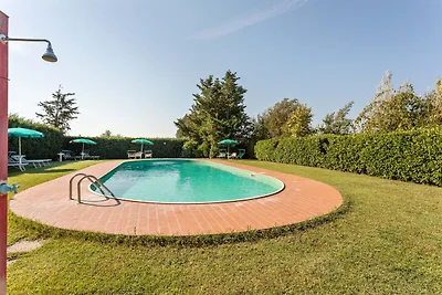 Elegante Wohnung mit Swimmingpool und Fitness...
