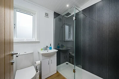 PADDOCK LODGE| DELUXE 2 BED CHALET