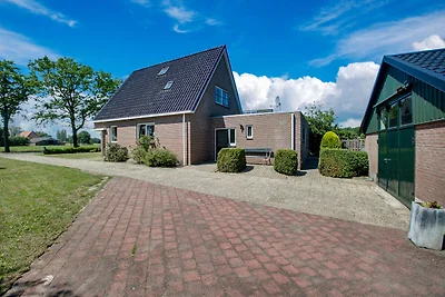 Vakantiehuis in Langezwaag met terras