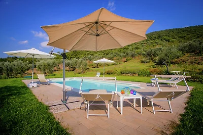 Lussuosa villa con piscina a Cortona