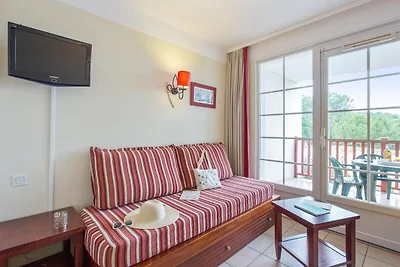 Picturesque Old Aquitaine Apartment for 5