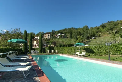 Villa a Lonnano con piscina