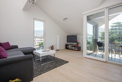 Topfloor comfortable luxury apartment with pr...