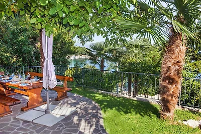 One Bedroom Apartment with Terrace and Sea Vi...