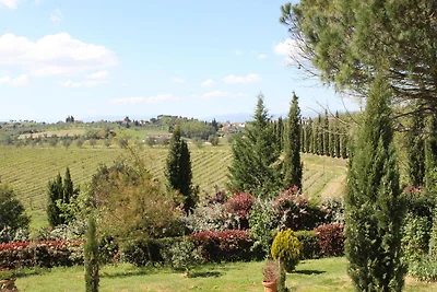 Confortevole agriturismo con piscina a Vinci