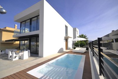 Moderne Luxusvilla mit Pool und Strandnähe fü...