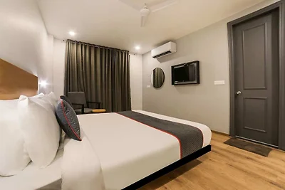 Super Townhouse 158 nabij Netaji Subhash Marg