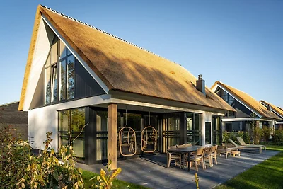 Luxuriöse Villa mit Sauna in Strandnähe