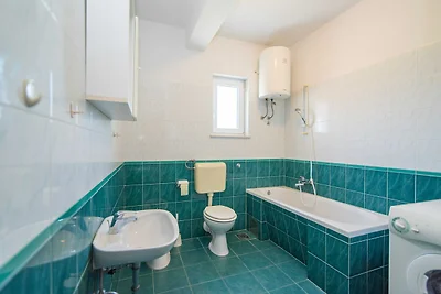 Comfortable Kastel Stafilic Apartment with Ba...