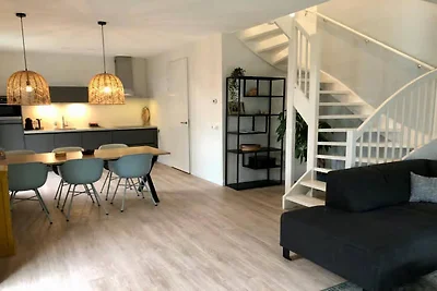 Geräumige Lodge mit Veranda in Zoutelande