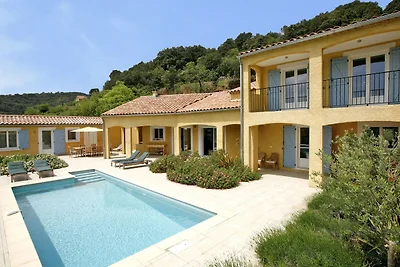 Moderne Villa mit eigenem Pool in Roquebrun