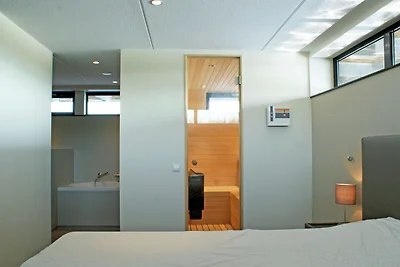 Woonboot in Goengahuizen met sauna