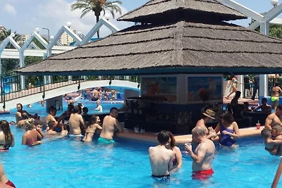 Appartement met terras en uitzicht op zee