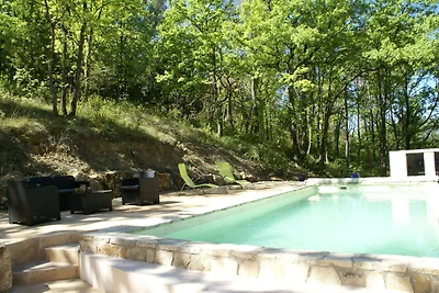 Incantevole casa nel bosco con piscina...