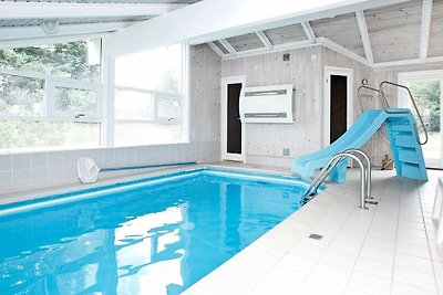 Geräumiges Ferienhaus in Albaek mit Schwimmba...