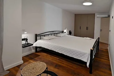 Luxury Slatine Apartments with Terrace and Ga...