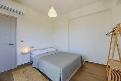 Villa in Sternes mit Pool und Bergblick