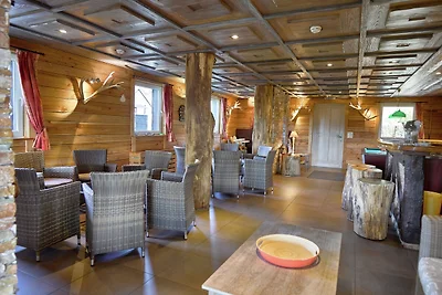 Imposant vakantiehuis in Stoumont met binnenz...