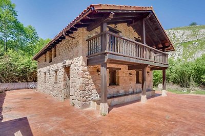 Rustikales Ferienhaus in Merilla mit Talblick
