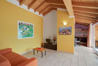 Moderno appartamento a Vercana con jacuzzi