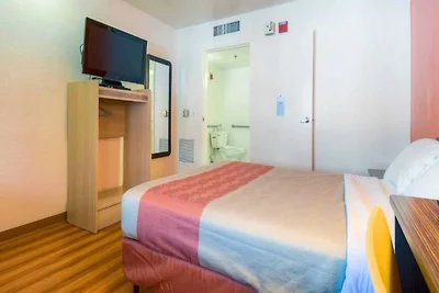 1 cama tamaño queen | Microondas