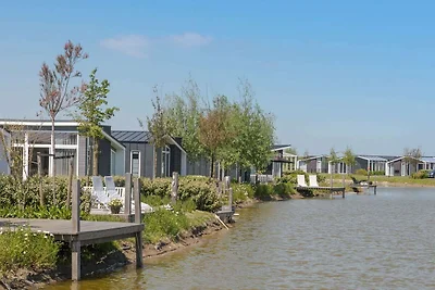 Chalet in Zeeland am malerischen Teich