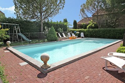 Confortevole villa con piscina