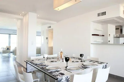 Wohnung in Grau du Roi mit Meerblick