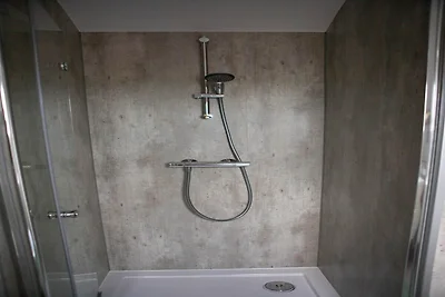 Leuke Tiny Home gelegen naast een eigen