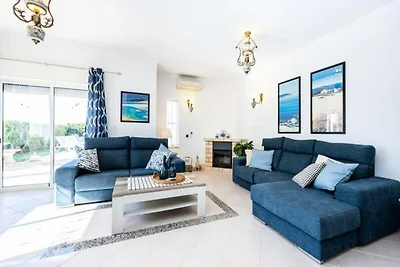 Villa in Galé mit Pool nahe São Lourenço