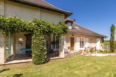 Confortevole villa con piscina