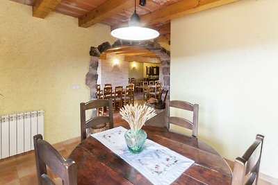 Comfy Cottage in Maians with Swimming Pool