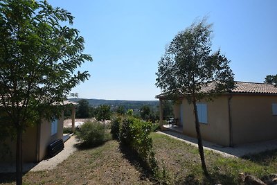 Imponente villa con vista sulla collina