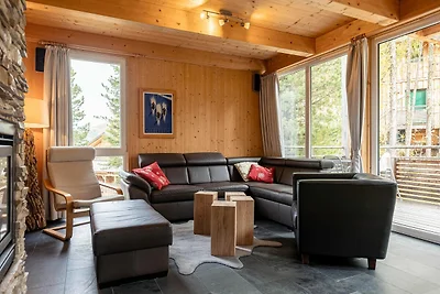 Großzügiges Chalet mit Whirlpool im Freien