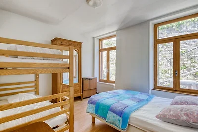Ferienhaus in Pontgibaud mit Garten