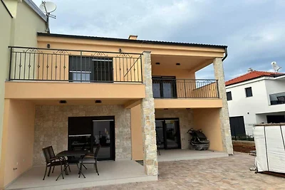 Holiday House 2