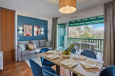 Wohnung mit Terrasse, umgeben von...
