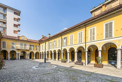 Spaziosa casa vacanze a Verbania con balcone