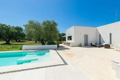 Villa Aura d'Olivo / UTNZ